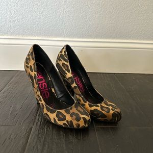 Kenzie leopard heel, 39/9 size, like new!